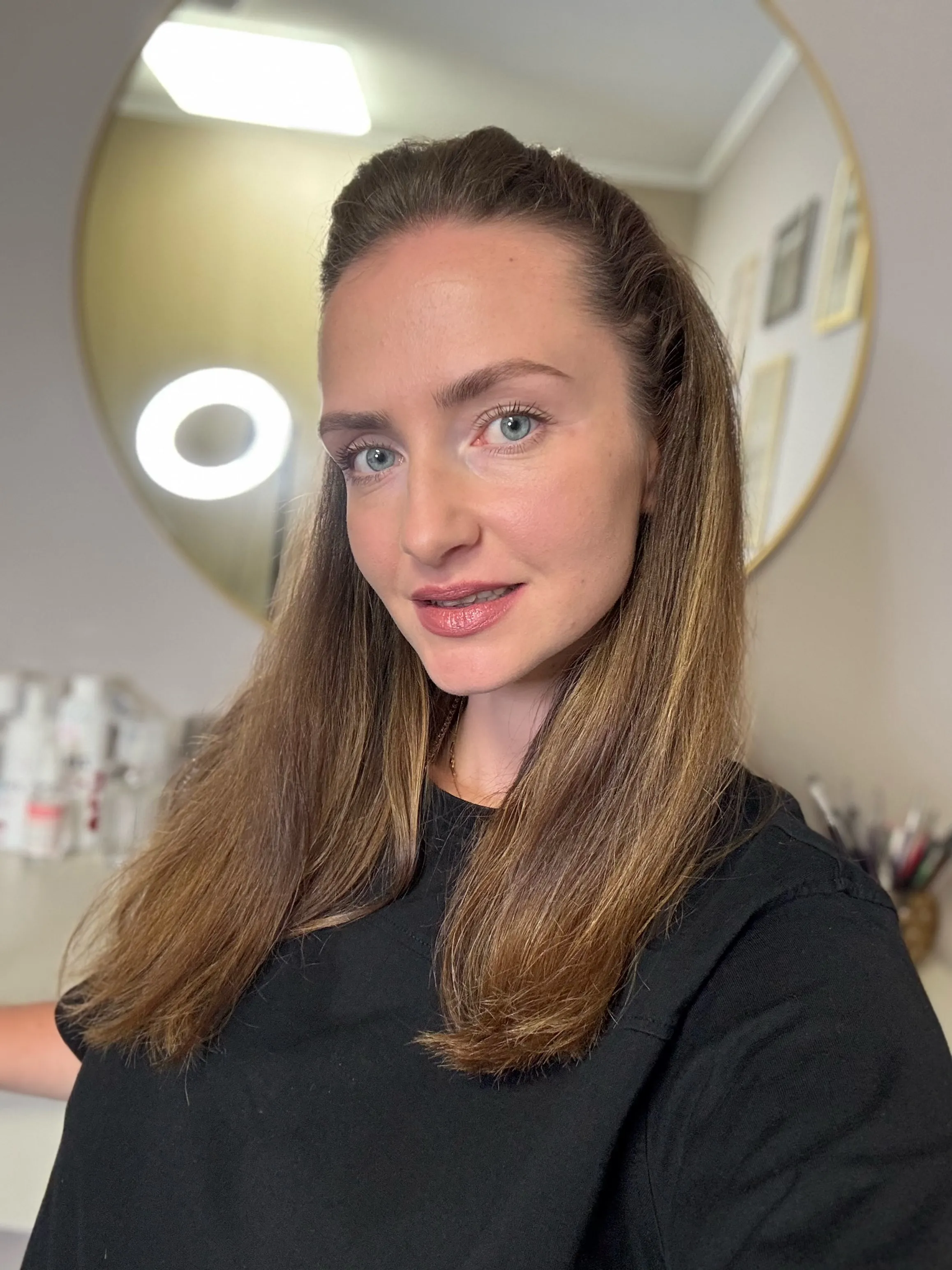 Liliya Kot, fine line tattoo artist en brow specialist